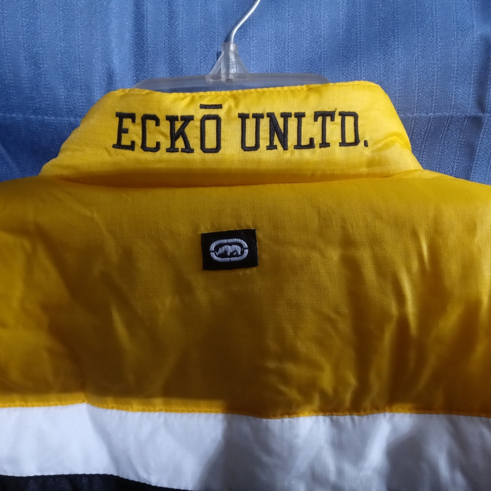 Eggs echo small adult size